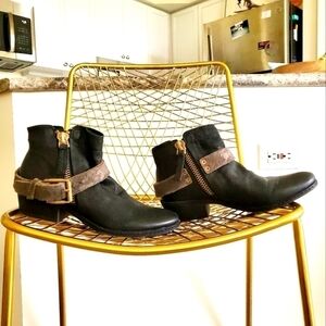 Dolce Vita | Leather Buckle Ankle Boot